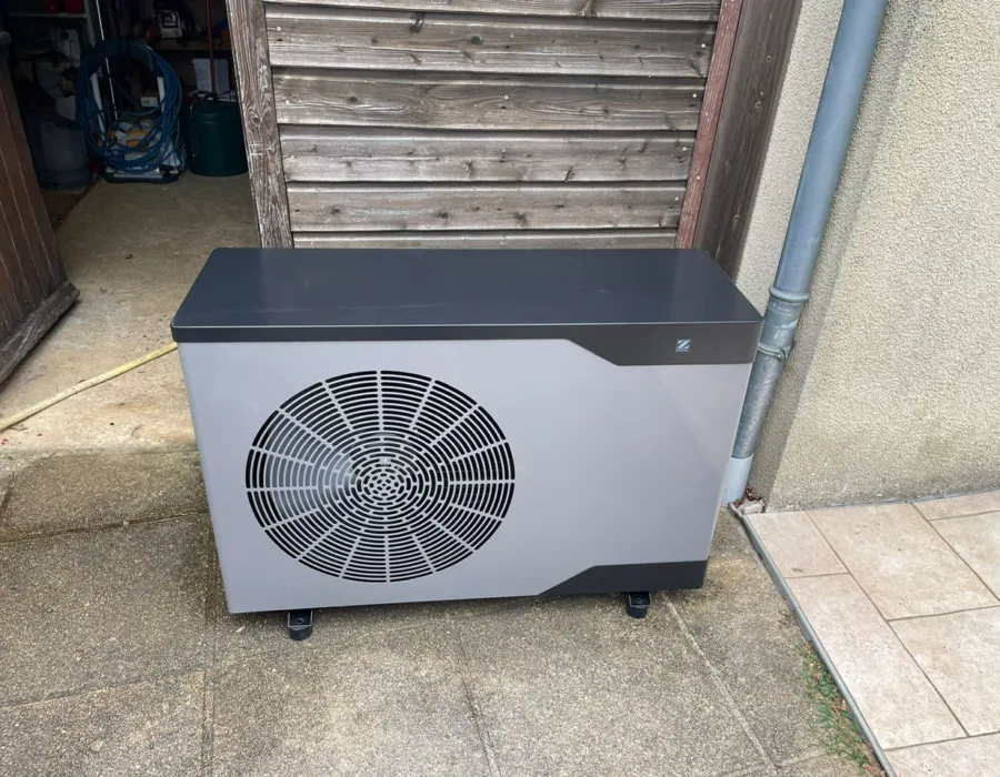 Pompe à chaleur pour piscine installée au Mans par Fuitéo