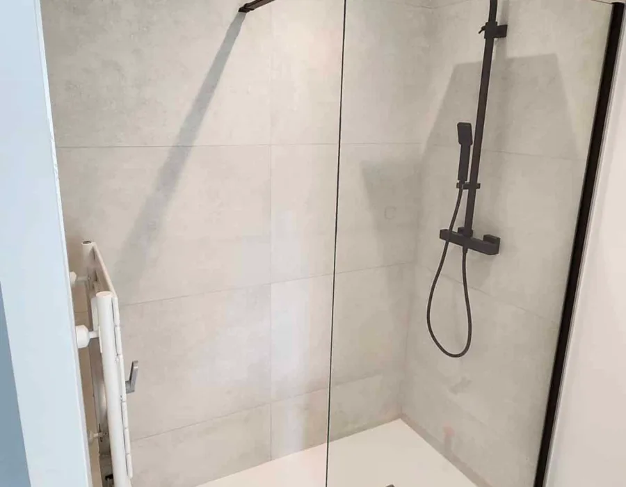 Salle de bain entièrement rénovée par Fuitéo en Sarthe